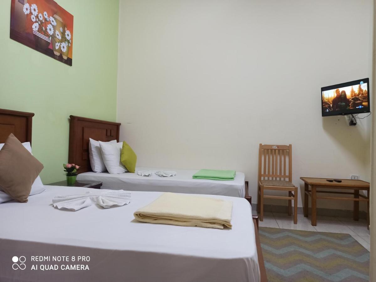 Golden Star Hostel Il Il Cairo Esterno foto